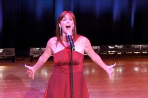 Julia Murney Photo
